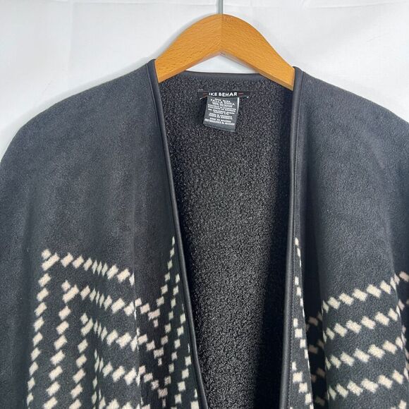 Ike Behar Black Aztec Print Blanket Shawl Sweater Cape Fuzzy Interior One Size - Picture 3 of 10